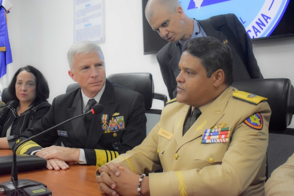 Director del COE recibe visita de cortesía del Jefe del Comando Sur de EE.UU.