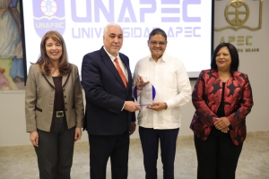 UNAPEC reconoce al director del COE, Mayor General (R), Dr. Juan Manuel M&eacute;ndez, por su liderazgo en la educaci&oacute;n para la gesti&oacute;n del riesgo e imparte certificaci&oacute;n a participantes del taller especializado