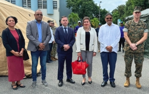 La Embajada de los EE.UU. dona cuatro carpas de mando al Centro de Operaciones de Emergencia Dominicano